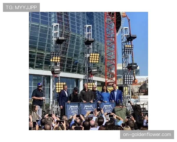 新竣工的勇士队训练馆配备全景追踪摄像头,用于高阶攻防数据采集 新竣工的勇士队训练馆配备全景追踪摄像头,用于高阶攻防数据采集